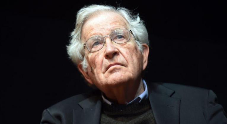 El reconocido politólogo estadounidense Noam Chomsky.