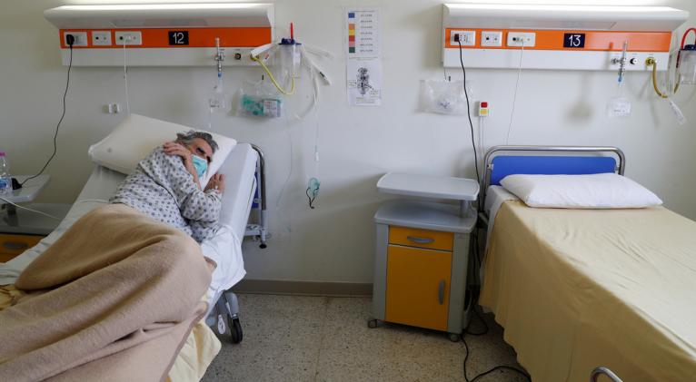 Aproximadamente uno de cada cinco mayores de 80 años que padecen covid-19 necesitan hospitalización. Foto: Reuters.