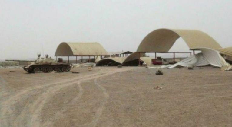 Residentes dijeron que se escucharon varias explosiones en el área de Al Anad, que se encuentra a unos 70 kilómetros al norte de la ciudad portuaria de Adén. Foto: Twitter @ptolemee74