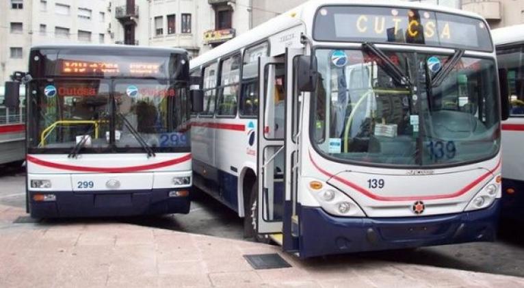 El comunicado también anunció que el servicio de taxis paralizó sus servicios desde las 09:00 horas de este lunes, luego del sepelio del trabajador asesinado. Foto: Facebook Unión Nacional de Obreros y Trabajadores del Transporte