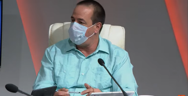 la curva de casos activos se mantiene en la zona límite, pero amenazando con salir a la zona media, lo que va a ocurrir casi en la cola de la epidemia, afirmó. Foto: Sitio de la Presidencia.