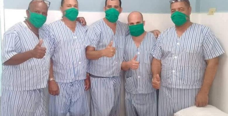 Como todo el personal involucrado en socorrer al crucero británico, estos cinco choferes, de una base de Transtur habanera, dieron negativo a la Covid-19.