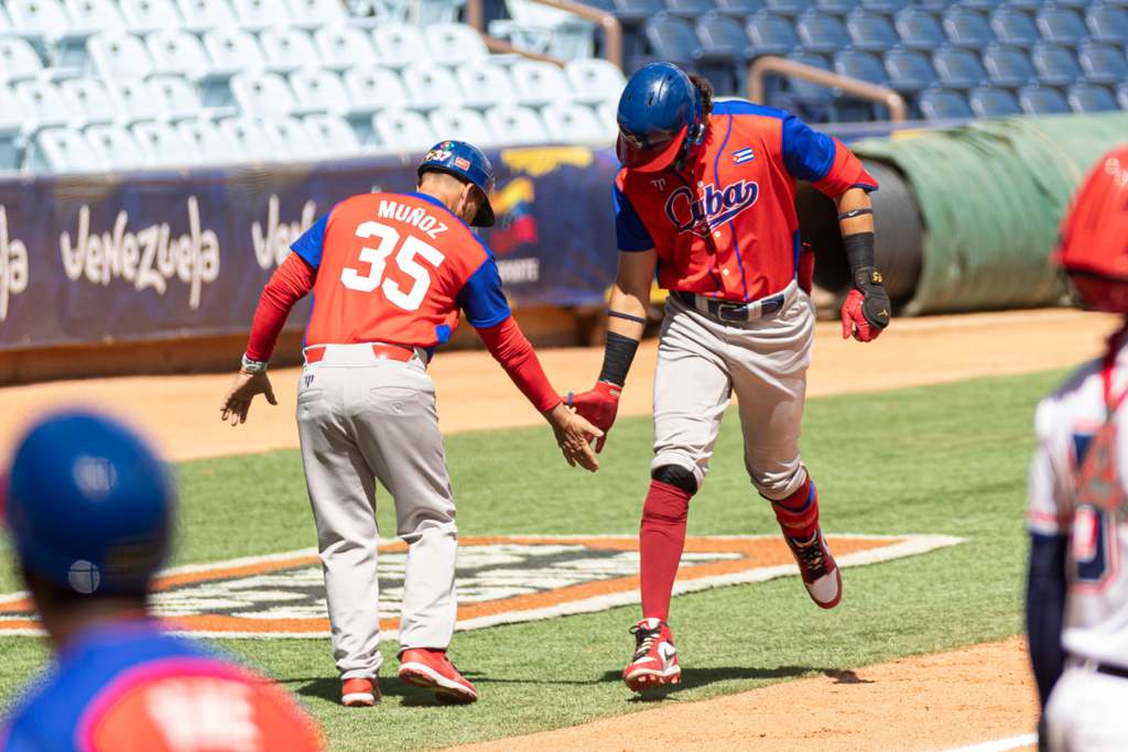 Cuba venció hoy 7-2 a las Águilas Metropolitanas de Panamá en el Estadio Monumental Simón Bolívar y se colgó la medalla de bronce en la II Serie de las Américas de béisbol Gran Caracas 2026. Foto: PL