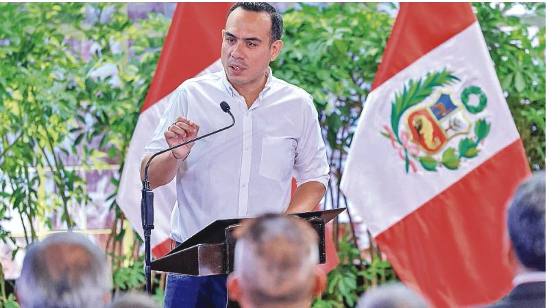 Destituido. José Jerí, en una imagen del lunes, cuando se dirigía a mandos militares.JAIRO DIAZ/AFP