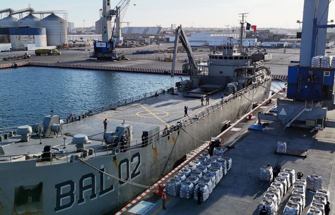 Barco enviado por México con ayuda humanitaria para Cuba 