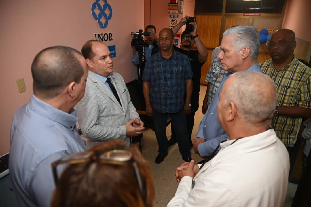 Díaz Canel visita oncológico