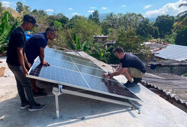 Activists launched a campaign in Brazil to provide solar panels to Cuban schools. Activists launched a campaign in Brazil to provide solar panels to Cuban schools.
