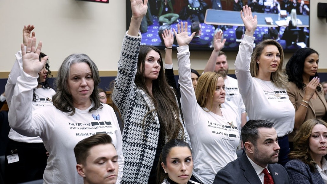 Víctimas de abuso de Jeffrey Epstein Víctimas de abuso de Jeffrey Epstein en audiencia de Pam Bondi en Washington D.C., 11 de febrero del 2026. Foto: Alex Wong/Getty Images