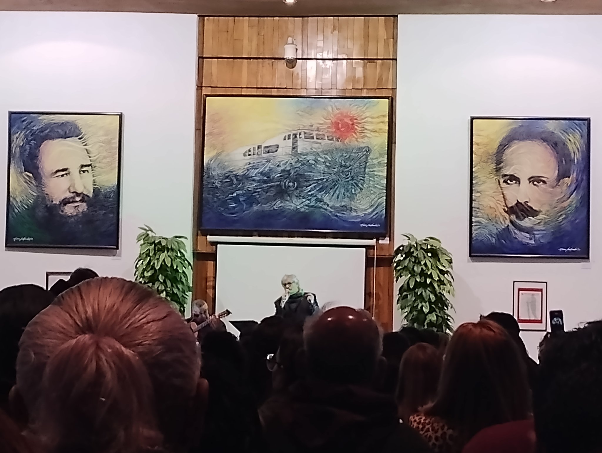 Amaury Pérez en la embajada de Cuba en México.