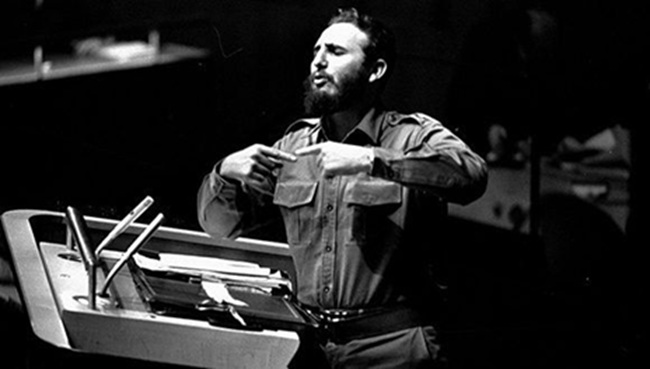 Fidel Castro dando discurso