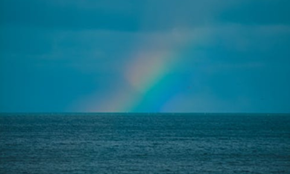 Arcoíris sobre el mar