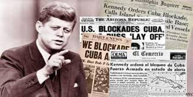 John F. Kennedy decreta el bloqueo a Cuba