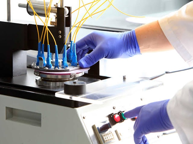 Creando en el laboratorio fibras ópticas ultraeficientes