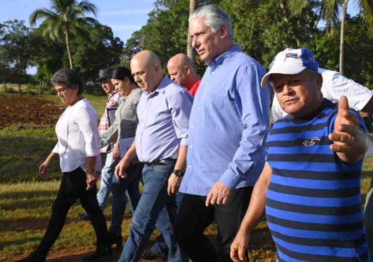 Díaz-Canel visits economic centers in central Villa Clara province ...