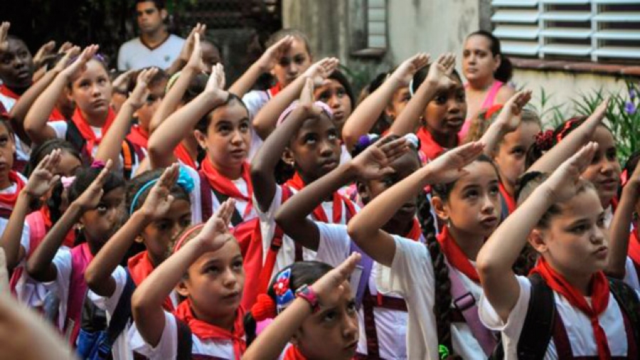 Para entonar las notas de nuestro Himno de Bayamo, alto y fuerte...(+  Videos) | CubaSí