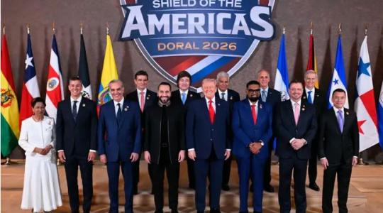 participantes en cumbre escudo de américa