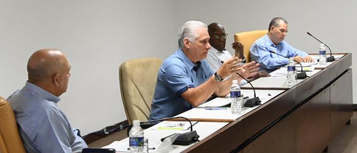 Díaz-Canel en reunión de trabajo con campesinos