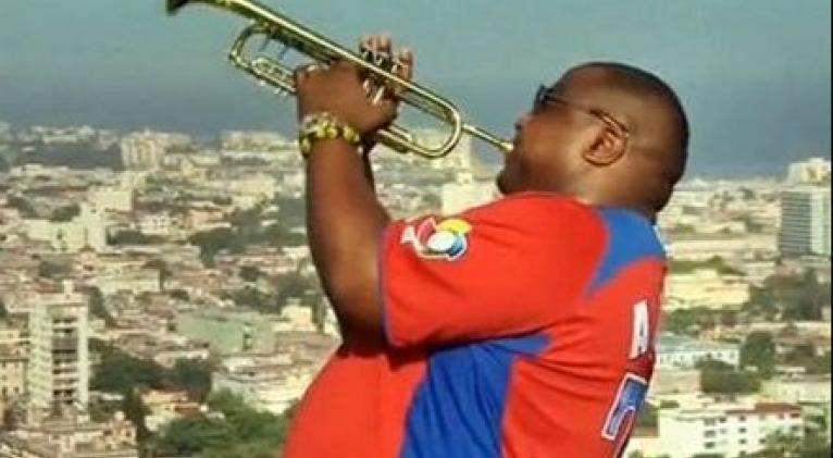 https://cubasi.cu/sites/default/files/styles/slider/public/alexander_abreu_2.jpg?itok=nY7O7okg