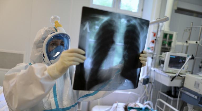 El total de casos positivos en el país asciende a 353.427, mientras que el número de muertes se sitúa en 3.355. Foto: Reuters.